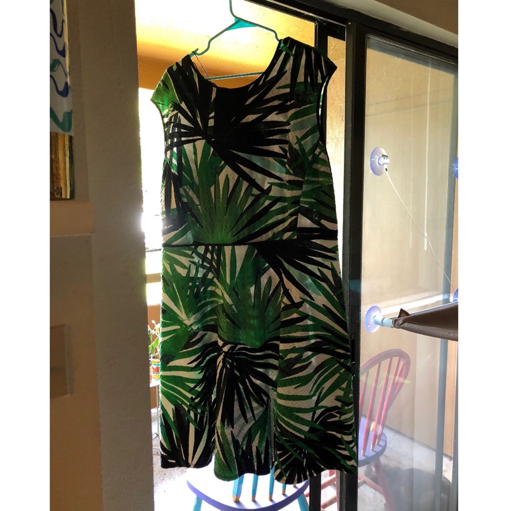 London Times Woman Palm Print dress